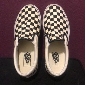 CHECKERED BLACK & WHITE VANS 🖤